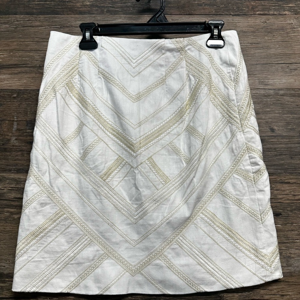 White House Black Market White Cream Knee-Length Pencil Skirt - Picture 2 of 7